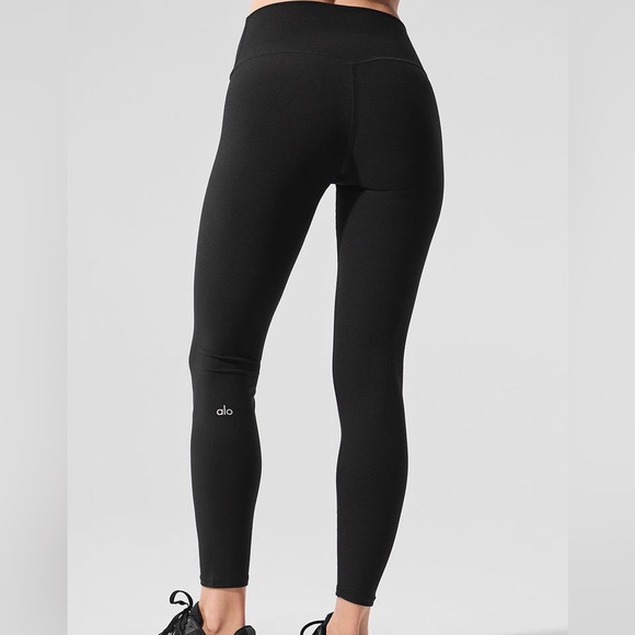 ALO Yoga Pants - ALO Yoga Alosoft High-Waist 7/8 Highlight Leggings Black